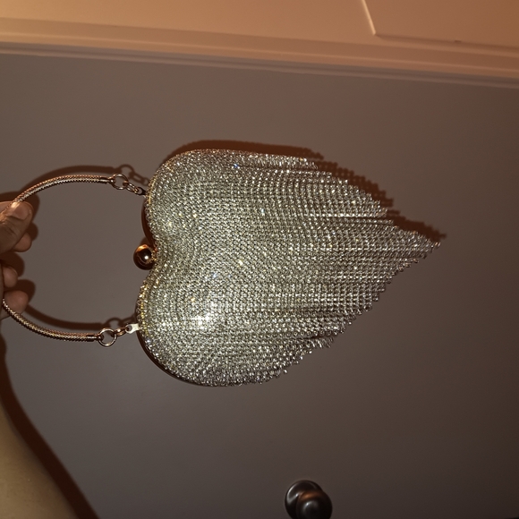 Women Heart Shape Crystal Tassel Bag - Picture 4 of 9